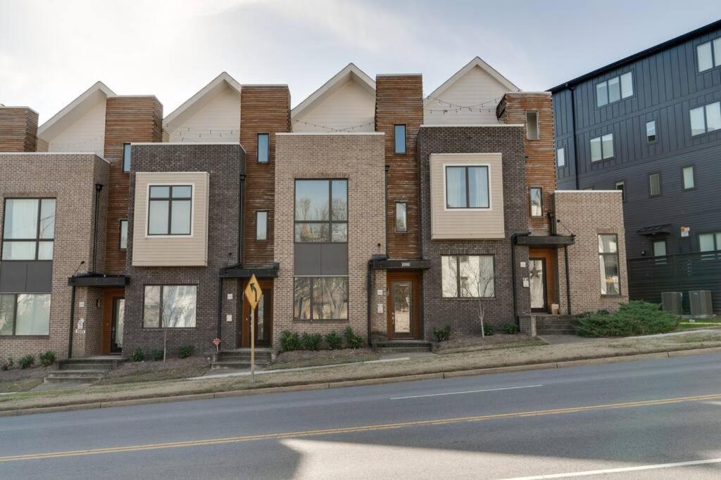 Epic Location- Steps From 12Th S, Sleep12 Villa Nashville Exterior photo